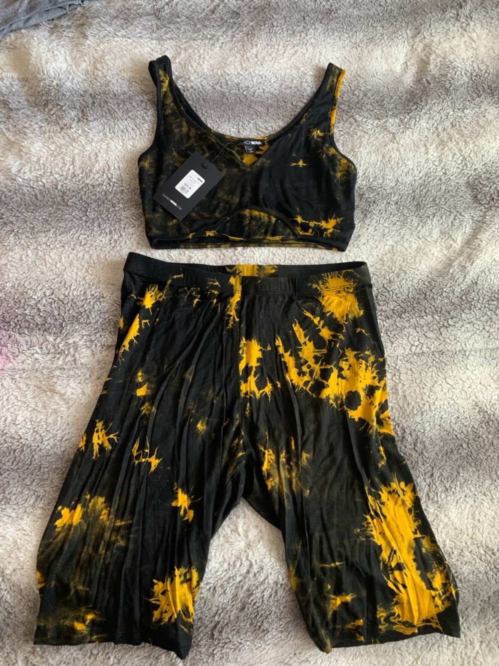 4/$30 NWT Black & Yellow Tie-Dye Set